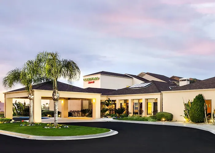 Courtyard By Marriott Fresno