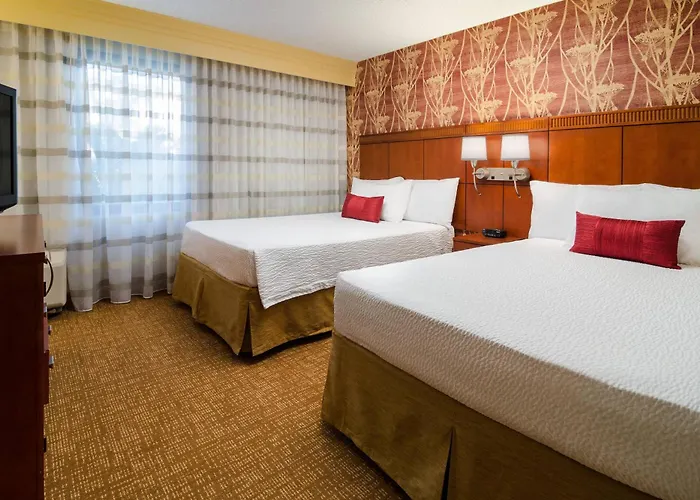 Courtyard By Marriott Fresno