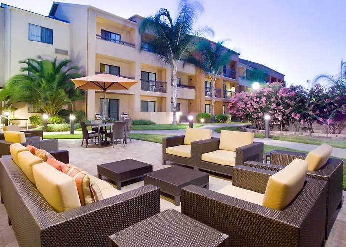 Courtyard By Marriott Fresno