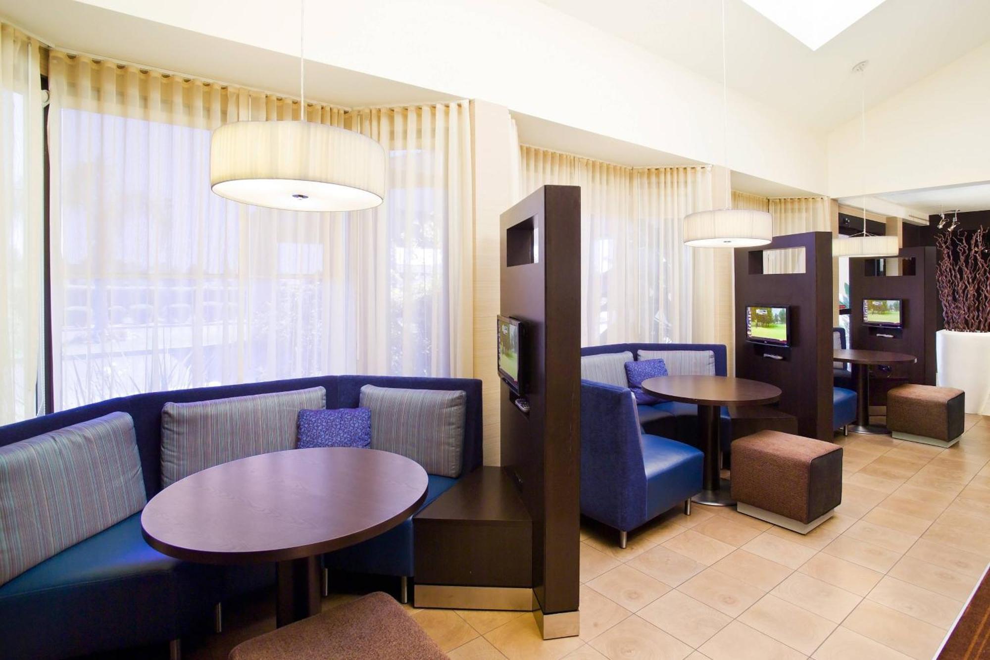 Hotel Courtyard By Marriott Fresno