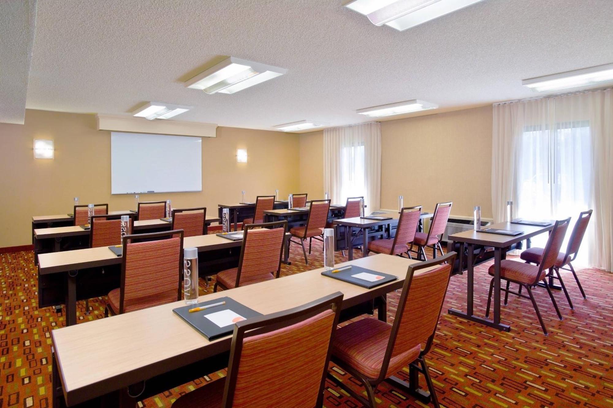 Hotel Courtyard By Marriott