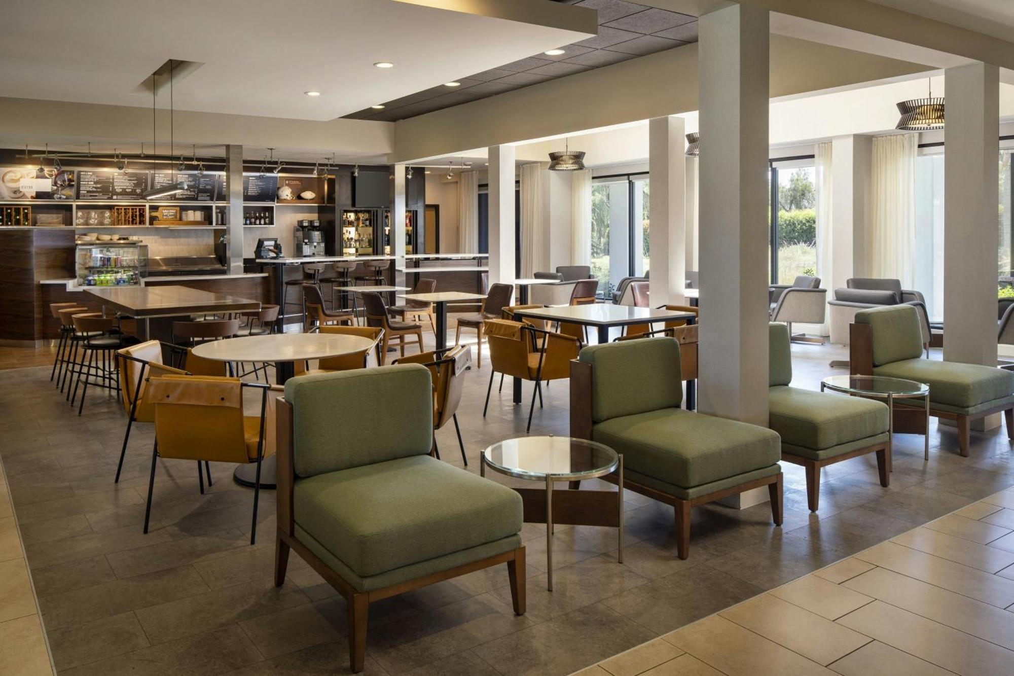 Courtyard By Marriott Hotel