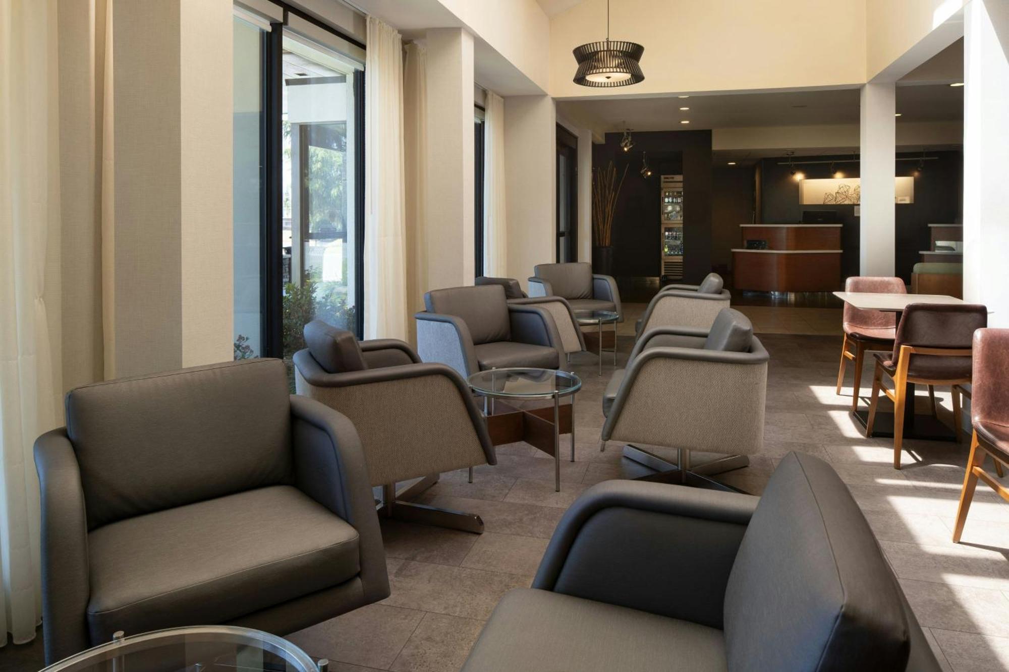 Hotel Courtyard By Marriott 3*