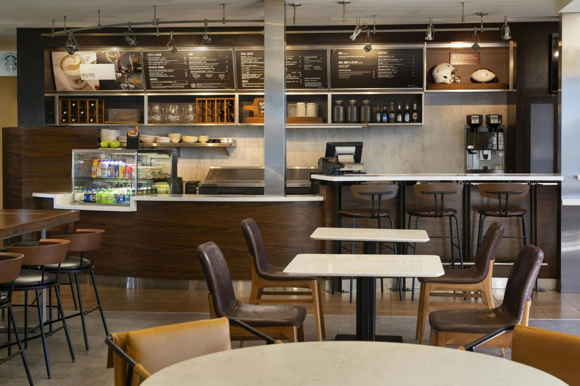 Courtyard By Marriott Fresno